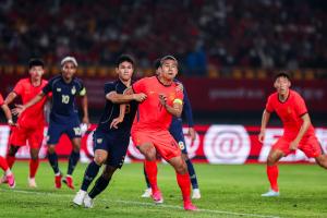 热身赛1胜1平！国足主场0-0泰国 张玉宁抢点中柱国足24脚射门未果