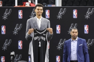 杨毅：马刺夺五冠时带动的NBA市场也比不了尼克斯&湖人&绿军&勇士