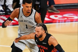 A·史密斯：布伦森夺冠拯救NBA 否则各队都会想囤长人以防住文班