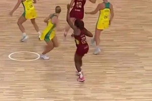 接球三秒必须出球，全场仅两人能投篮！免费直播_接球三秒必须出球，全场仅两人能投篮！超清在线看_无插件接球三秒必须出球，全场仅两人能投篮！视频直播