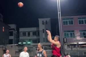 卧槽，这是野球场乔丹？大哥这手跳投简直不要太帅啊！免费直播_卧槽，这是野球场乔丹？大哥这手跳投简直不要太帅啊！超清在线看_无插件卧槽，这是野球场乔丹？大哥这手跳投简直不要太帅啊！视频直播