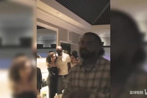 德雷克在亚历山大的生日庆典上，带来了一段即兴说唱表演！免费直播_德雷克在亚历山大的生日庆典上，带来了一段即兴说唱表演！超清在线看_无插件德雷克在亚历山大的生日庆典上，带来了一段即兴说唱表演！视频直播